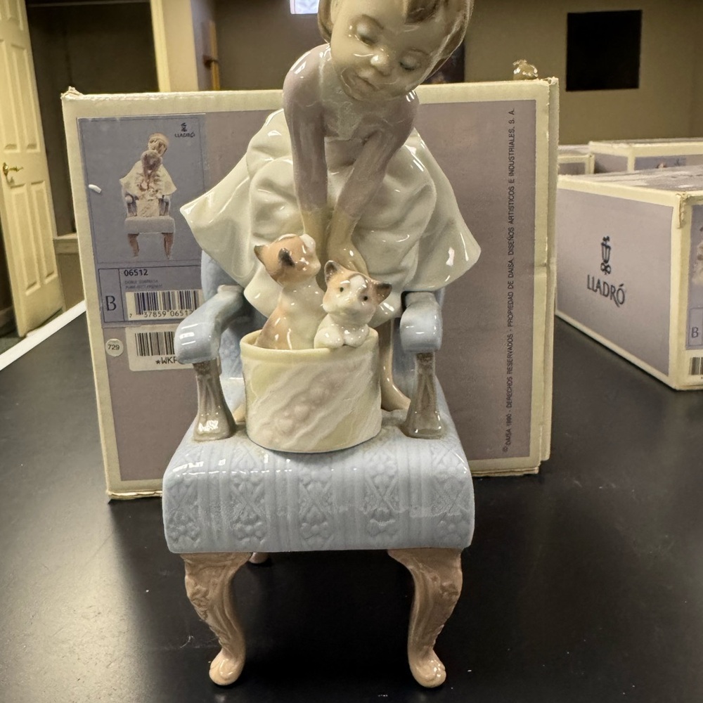 Lladro Porcelain Figurine - Child with Kittens